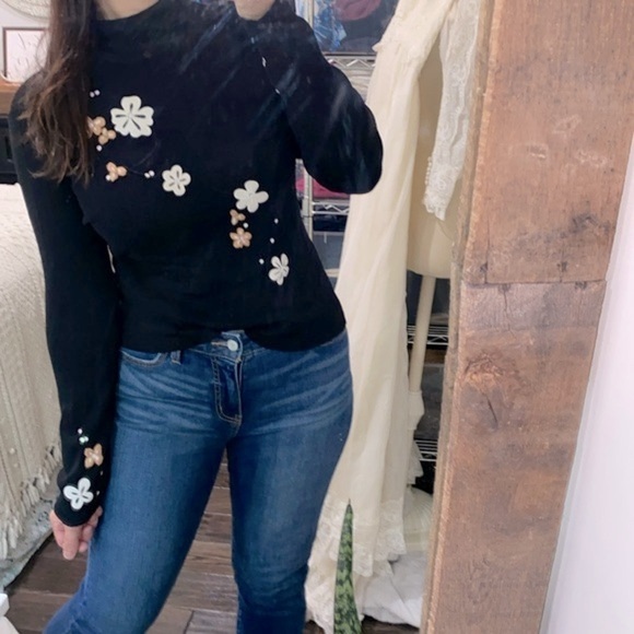 Maurice Sassoon black knit sweater embroidered floral detail size small - Picture 2 of 6